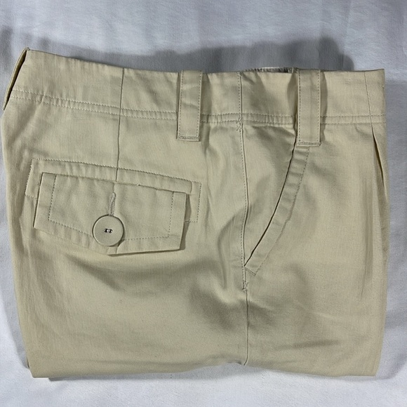 Banana Republic womens pale yellow ribbed pleated Bermuda 12" shorts - size 4 - Picture 10 of 10